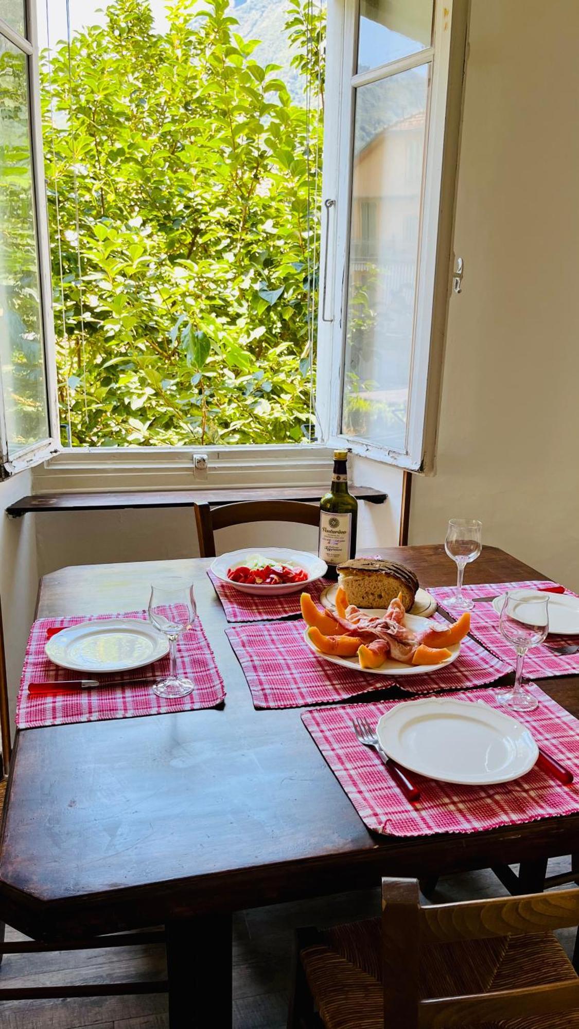 Antica Casa Storica Con Giardino Apartment Domodossola Bagian luar foto