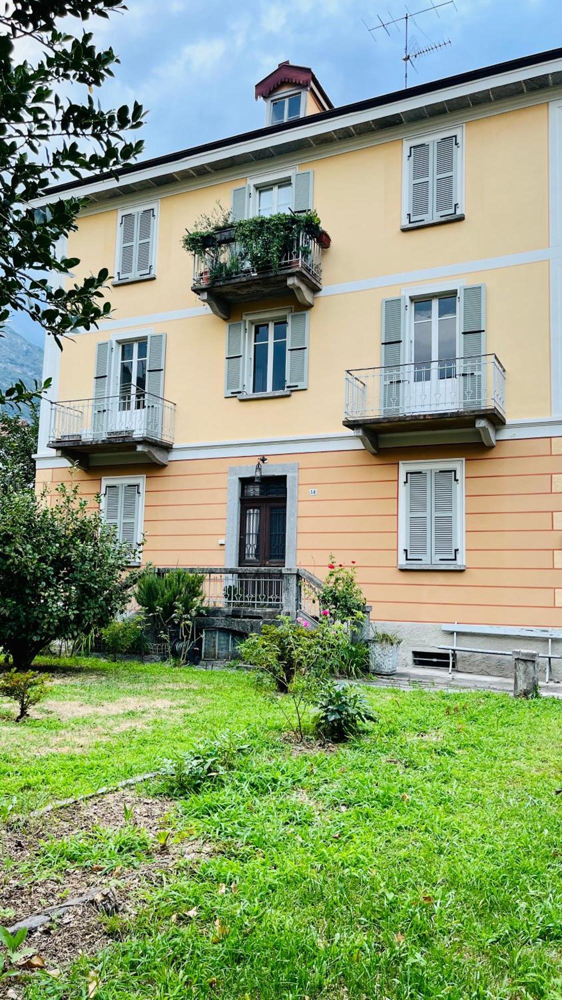 Antica Casa Storica Con Giardino Apartment Domodossola Bagian luar foto