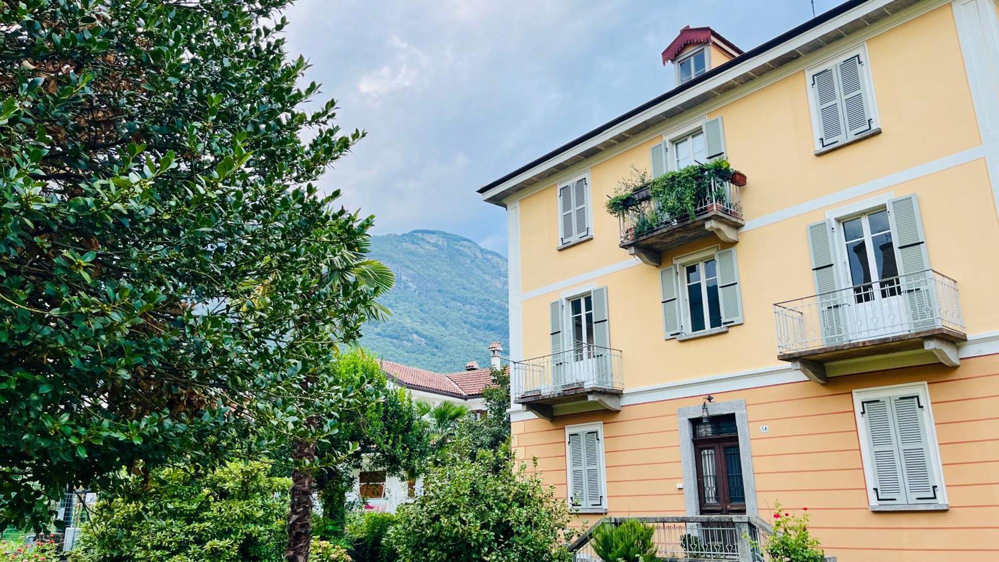 Antica Casa Storica Con Giardino Apartment Domodossola Bagian luar foto